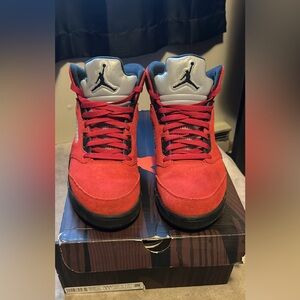 2021 Jordan Retro 5 ‘Raging Bull’ size 11.5